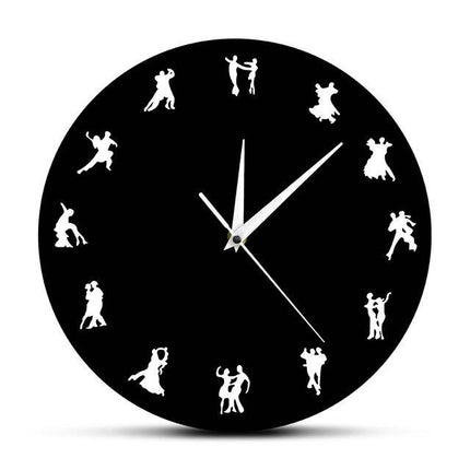 Moderne Wanduhr mit tanzenden Paaren Silhouetten