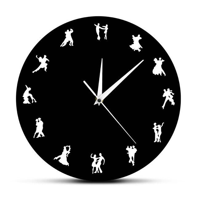 Moderne Wanduhr mit tanzenden Paaren Silhouetten