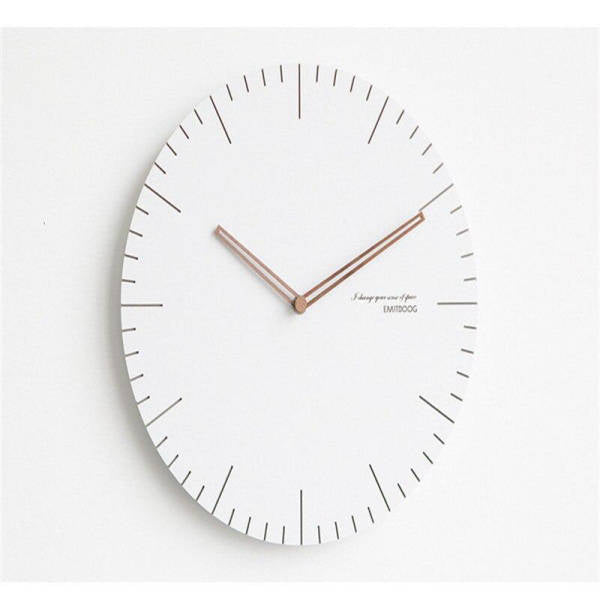 Minimalistische skandinavische Wanduhr leise