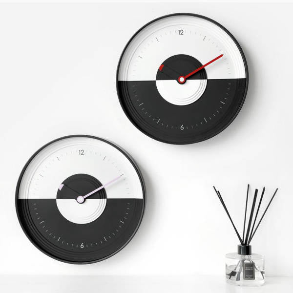 Design Wanduhr modern im Yin-Yang-Stil