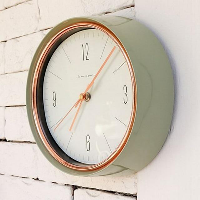 Moderne runde Wanduhr dickes Design