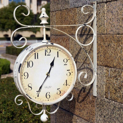 Doppelseitige Vintage Bahnhofsuhr für Außen