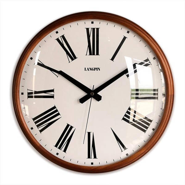 Klassische Wanduhr mit Holzrahmen Glas